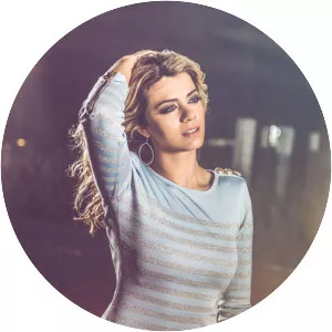 Maruja Retana - Singer