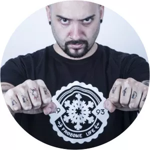 pseudónimo mediyama