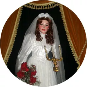 Melanie Ravenswood - 