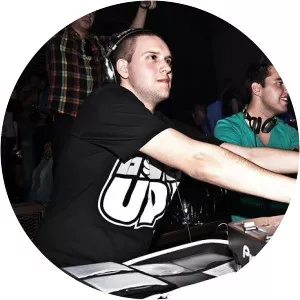 mell tierra remaniax - Musical group