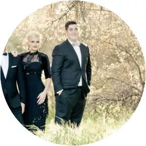 Melody Davis - Singer