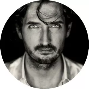 Melvin Simons - Director