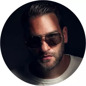 Menju - Musical artist