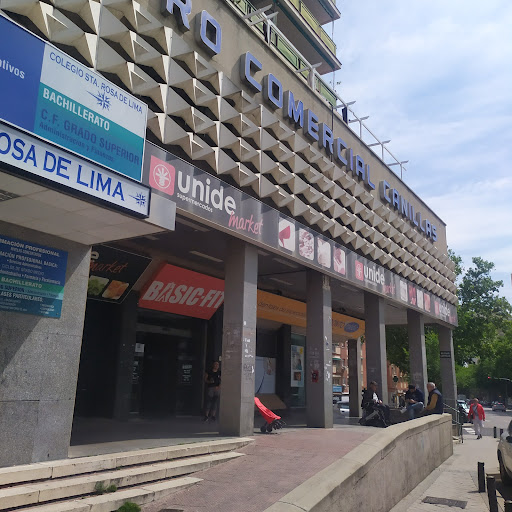 Mercado De Canillas unide - Fresh food market in Madrid, Spain
