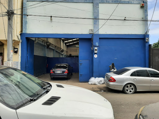 Mercedes Benz workshop Armando Prestol