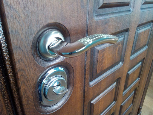 Metallicheskiye Dveri Difendr