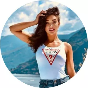 Mia Saunders - Fictional character