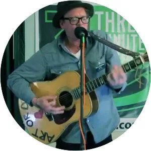 Micah Schnabel - Singer