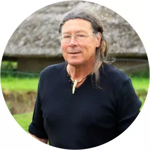 Michael Emery - Archaeologist ‧ Ralph Fiennes' brother