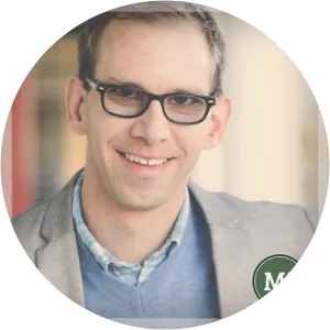 Michael Kutcher - Film producer ‧ Ashton Kutcher's brother