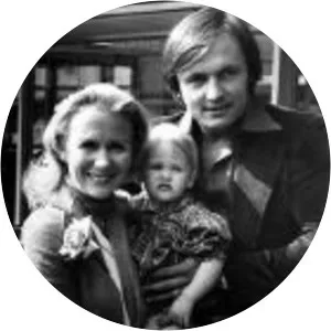 Michael Miklenda - Construction worker ‧ Juliet Mills' ex-husband