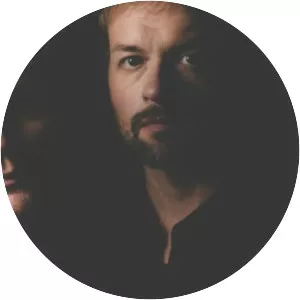 Mick Davis & Thin Love