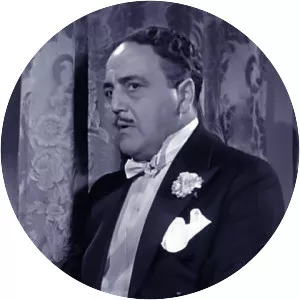 Micro-Phonies - 1945 ‧ Black and white/Short ‧ 17 mins