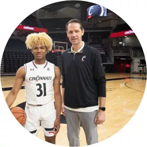 Mike Saunders Jr. - Basketball player