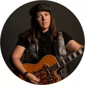 Mimi Naja - Musical artist