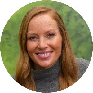 Mina Starsiak - TV personality