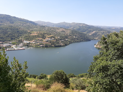 Miradouro do Abelhal - Scenic spot in the Santa Cruz do Douro, Portugal