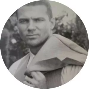 Mitchell Cox - Actor