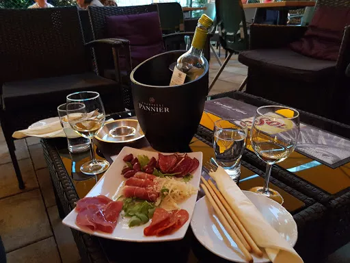 Mittemot Skrapan Bar - Restaurant