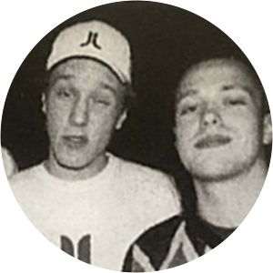 Mobbade Barn med Automatvapen