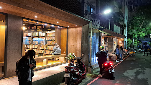 Mollie Used Books NTU Store - Used book store in Taipei, Taiwan