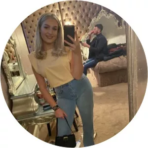 Molly Hills - Brock Huard's wife