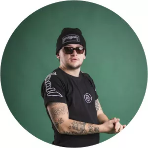 Mom4eto - Recording artist