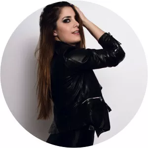 Momis Alanis - Musical artist