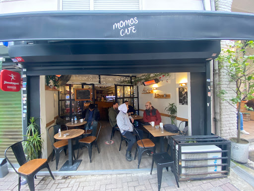 Momos Cafe