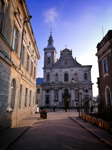Monastyr I Kolehium Piyariv - Historical landmark in Zolochiv, Ukraine
