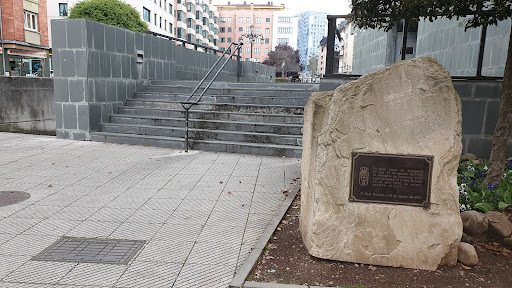 Monolito Campo de Teatinos - Real Oviedo