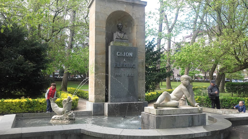 Monumento a A. Fleming - Monument in Gijon, Spain