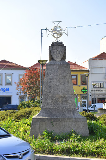 Monumento a Gago Coutinho e Sacadura Cabral - Monument in Vila Nova de Gaia, Portugal