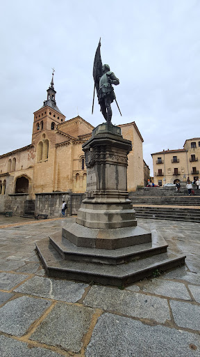 Monumento a Juan Bravo - Monument in Segovia, Spain