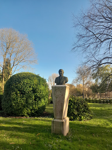 Monumento al Pintor Marola