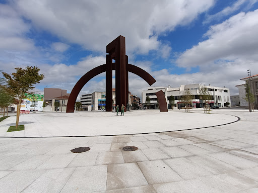 Monumento ao Marceneiro - Tourist attraction in Pacos de Ferreira, Portugal