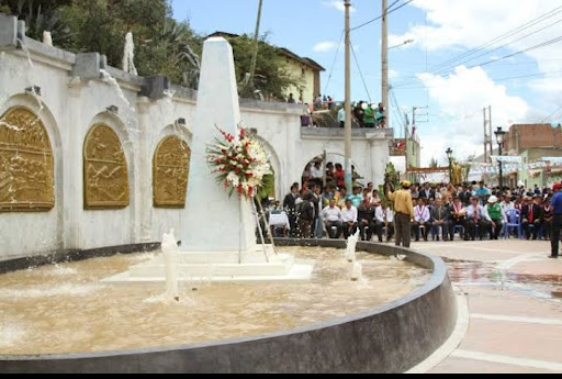 Monumento Arcopunco - Park in Ambo, Peru