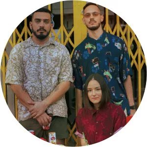 Motherflowers featuring De Chente - Musical artist