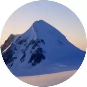 Mount Alverstone - Peak in North America