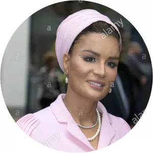 Moza bint Nasser - Consort