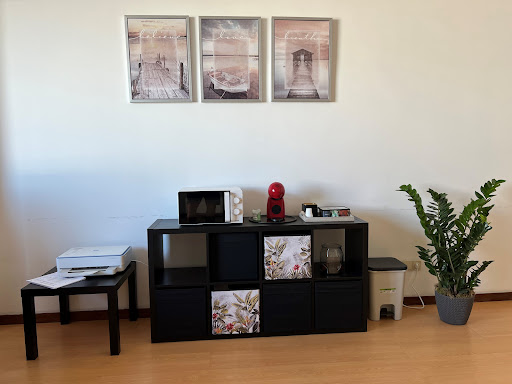 Mrj-Transportes De Encomendas Urgentes, Lda.