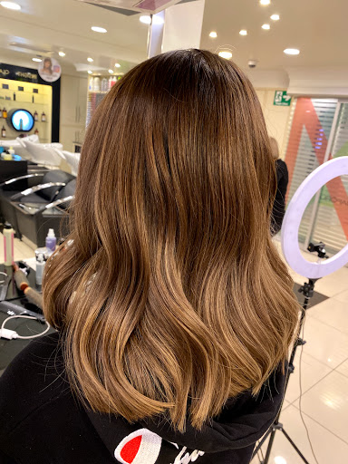 Ms to Mrs Barber - Hairdresser in Istanbul