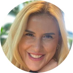 Muge Esmersoy photograph