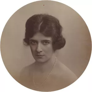 Muriel Perry - Diana Petre's mother