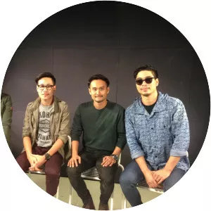 emotion town musketeers - Rock band