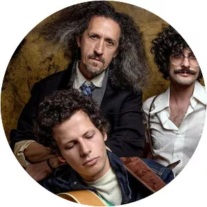 Mustache e Os Apaches