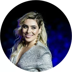 Naiara Azevedo - Brazilian singer-songwriter