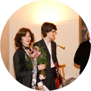 Naira Tjeknavorian photograph