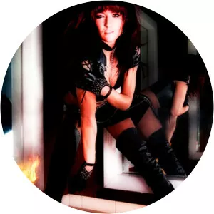 Naomi Lynch - Singer