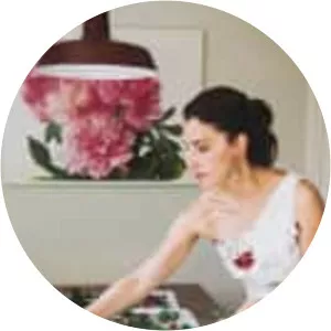 Naz Deravian photograph